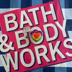 NWT Bath & Body Works Rainbow Heart Pocketbac Holder